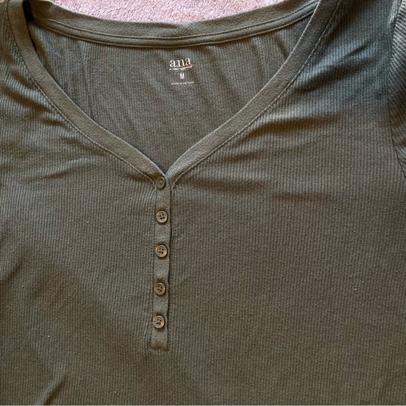 a.n.a Forest Green V-Neck Henley | Y2K - Picture 6 of 7